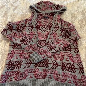 American Eagle Women’s Gray and Red Patterned Hooded Sweater
